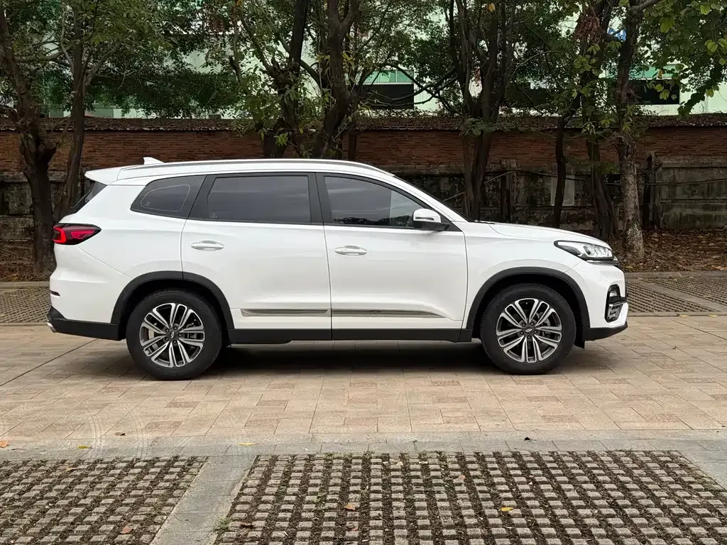 Chery Tiggo 8 — фото 6