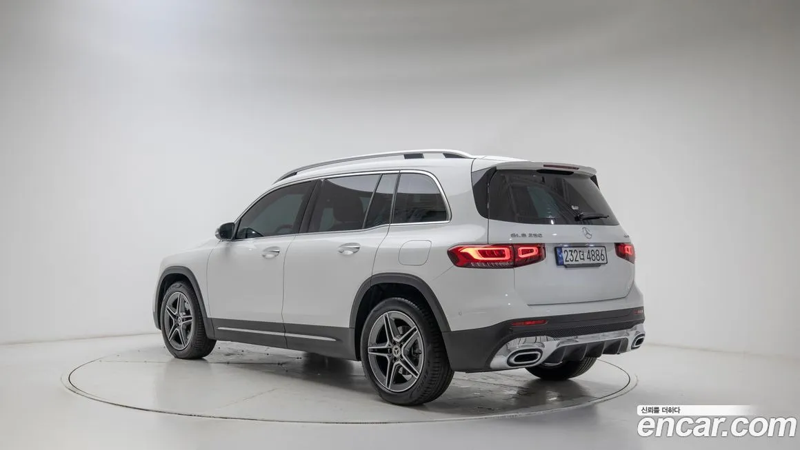 Mercedes-Benz GLB-Class — фото 2