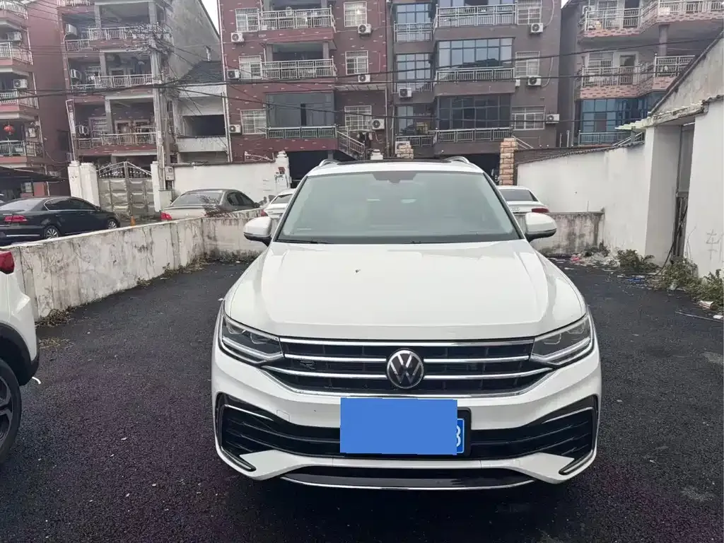 Volkswagen Tiguan L — фото 9