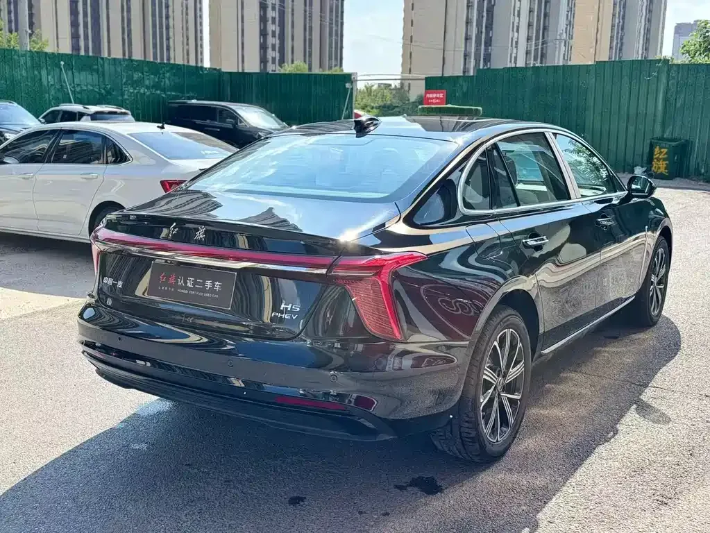 Hongqi H5 PHEV — фото 9