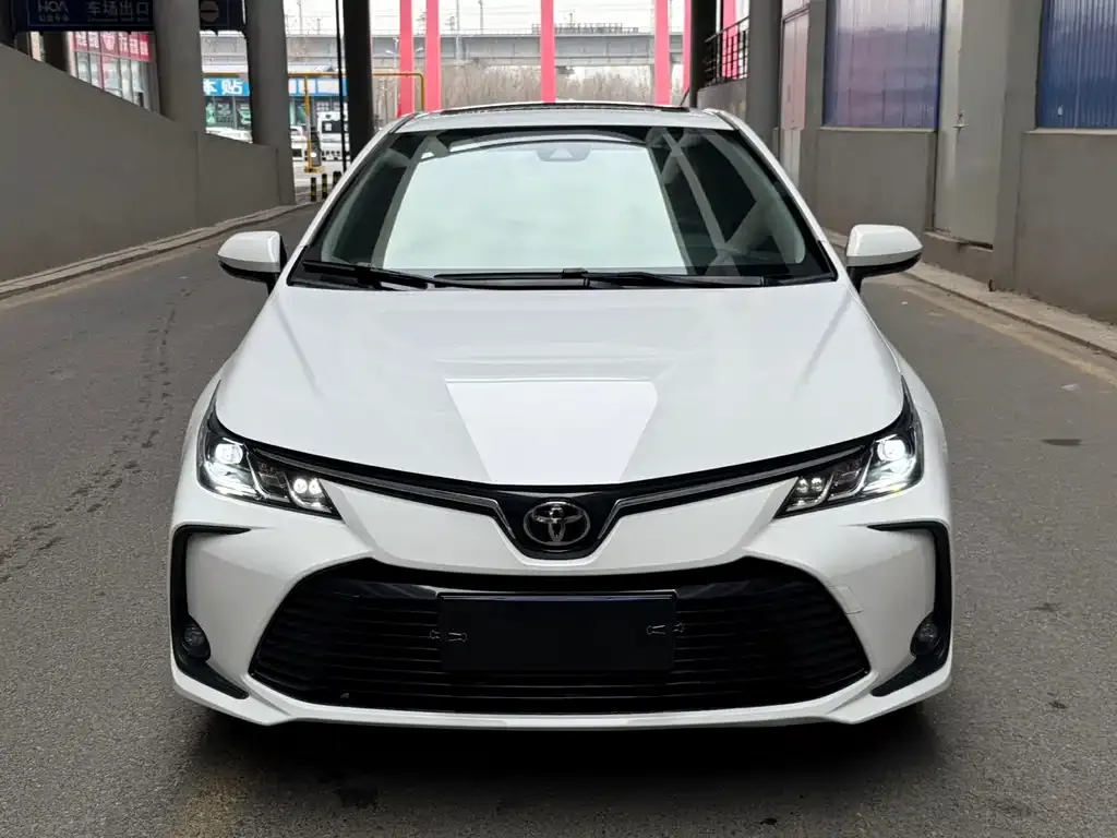 Toyota Corolla — фото 5