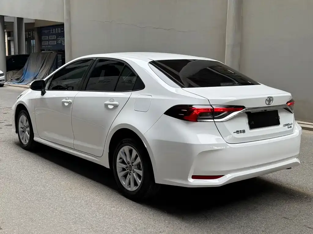 Toyota Corolla — фото 8