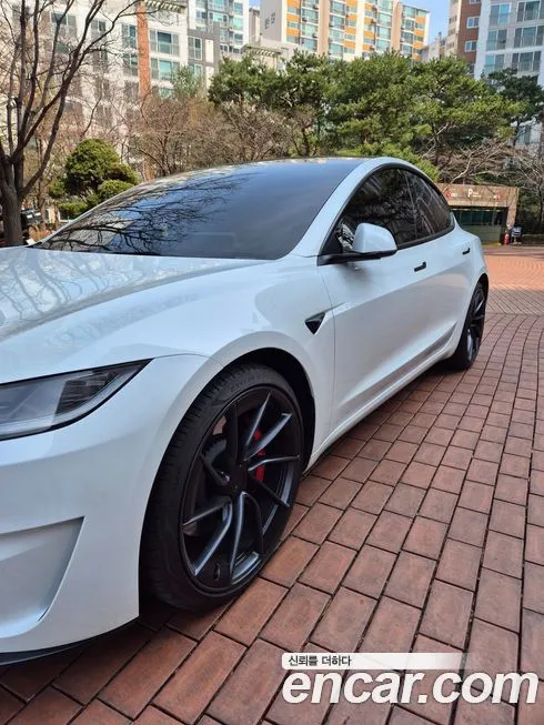 Tesla Model 3 — фото 10
