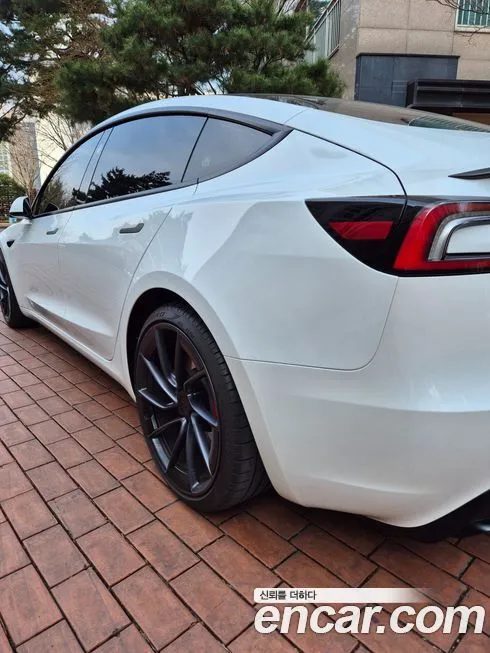 Tesla Model 3 — фото 3