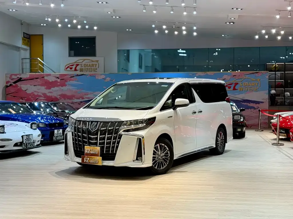 Toyota Alphard — фото 1
