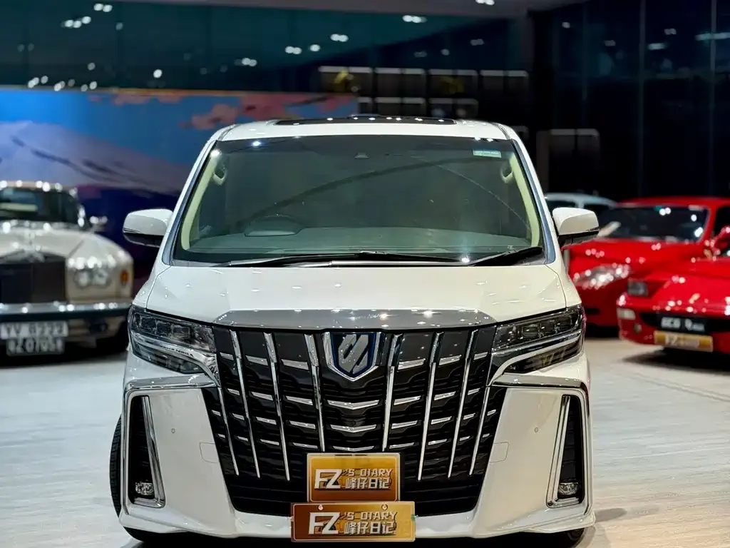 Toyota Alphard — фото 5