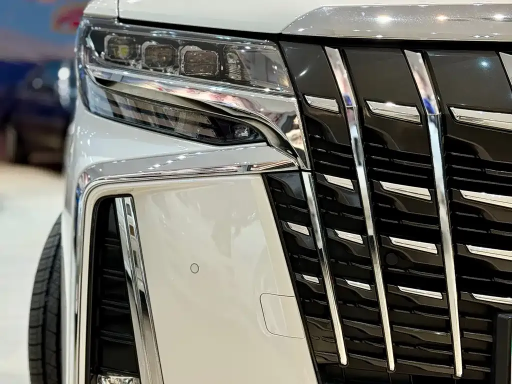 Toyota Alphard — фото 3