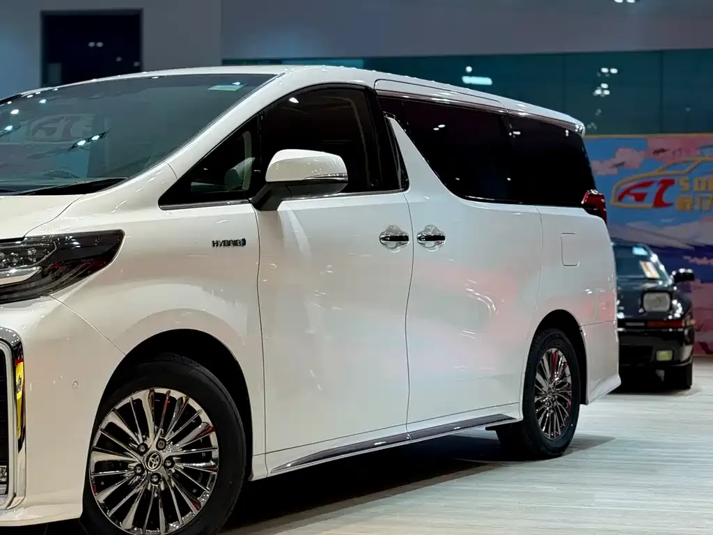 Toyota Alphard — фото 8