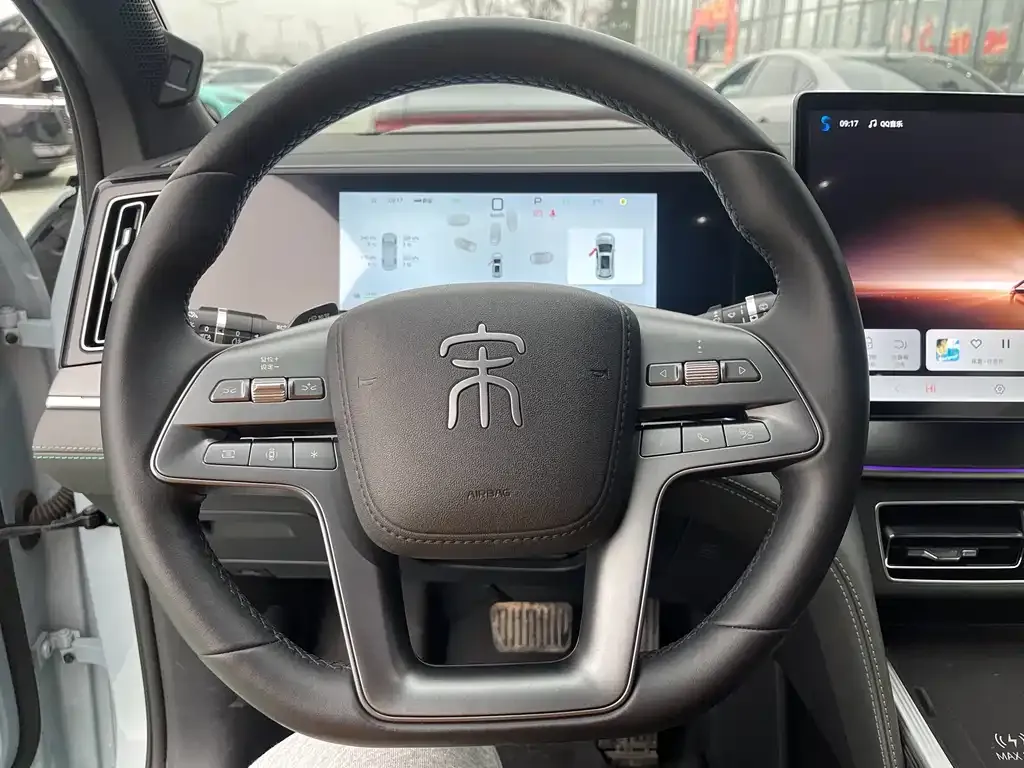 BYD L DM-i — фото 4