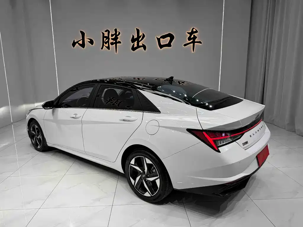Hyundai Elantra — фото 2