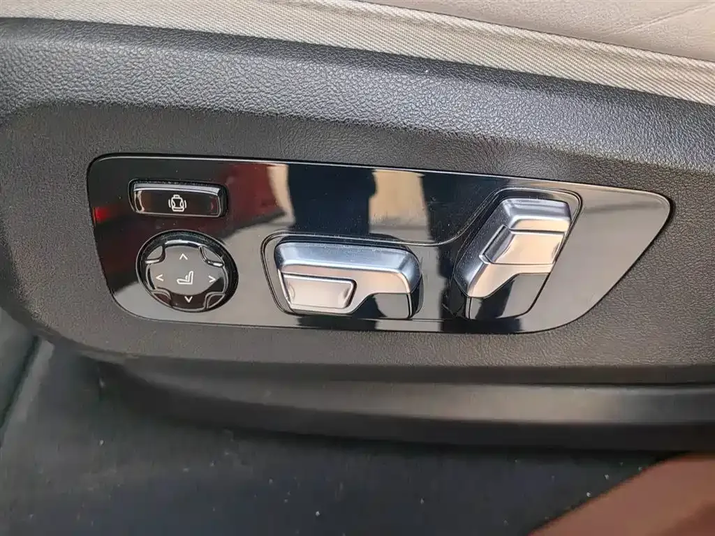 BMW XM — фото 8
