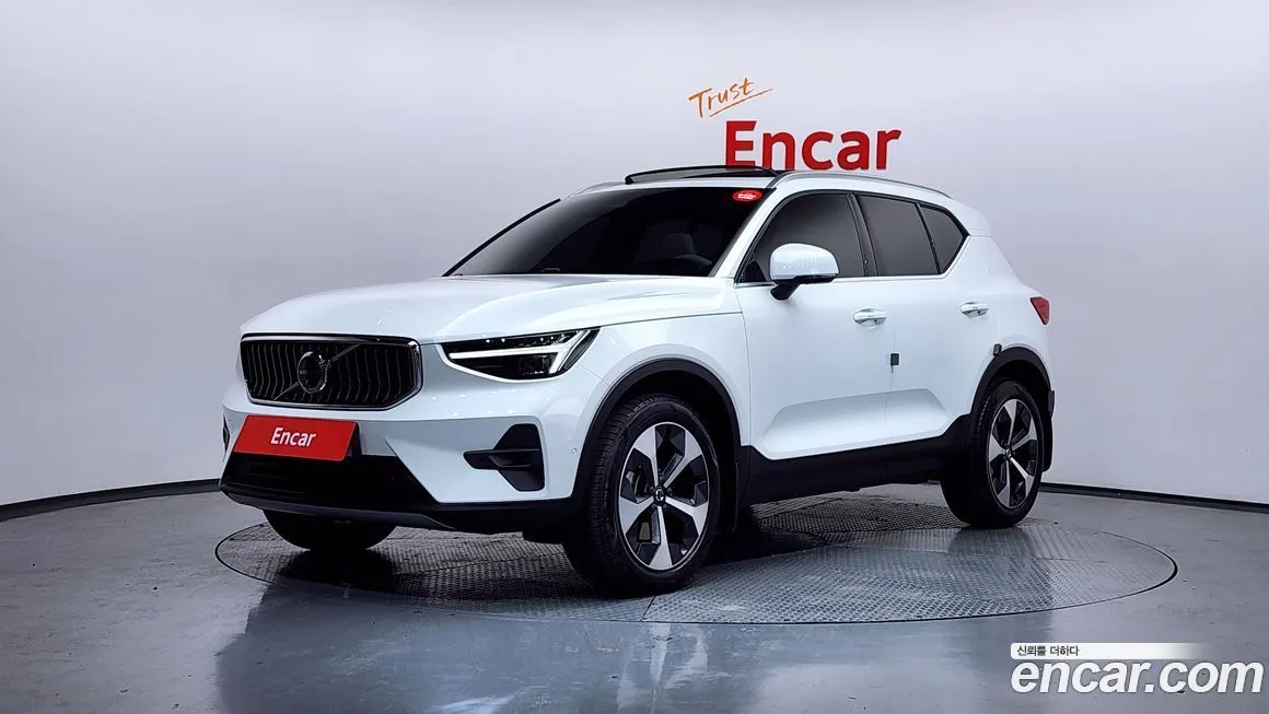Volvo XC40 — фото 1