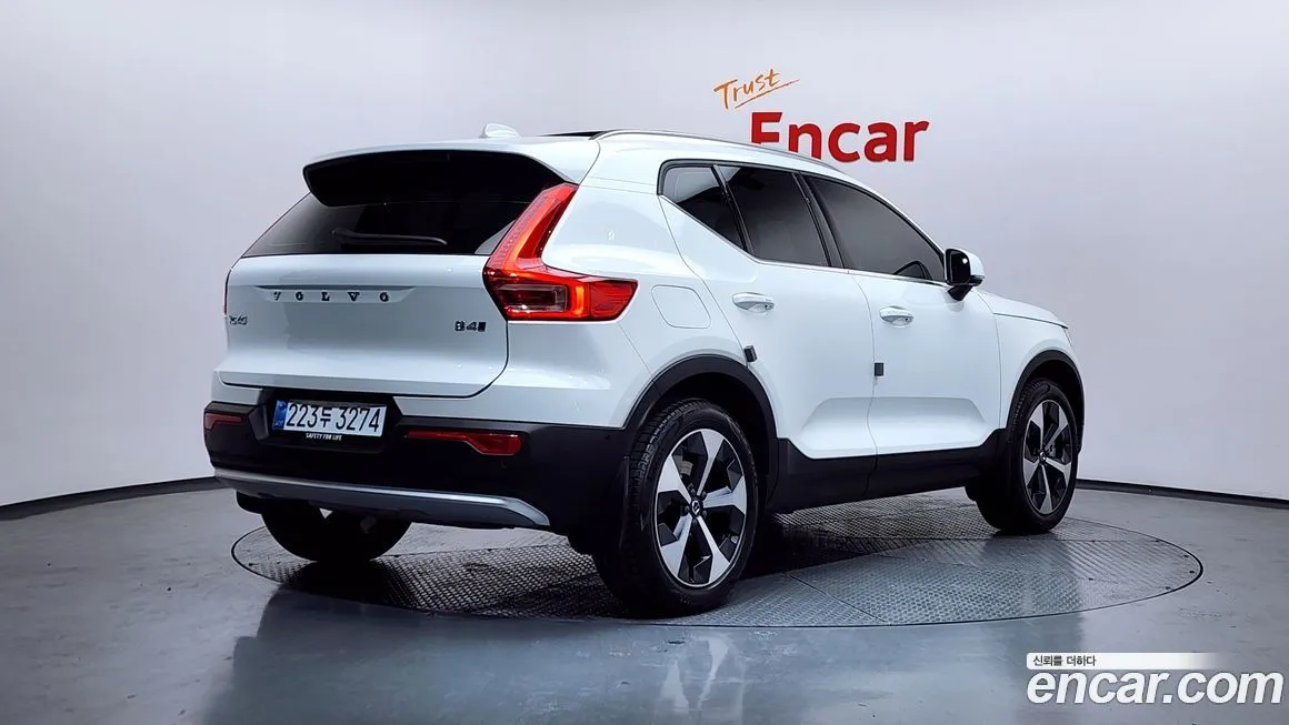 Volvo XC40 — фото 5