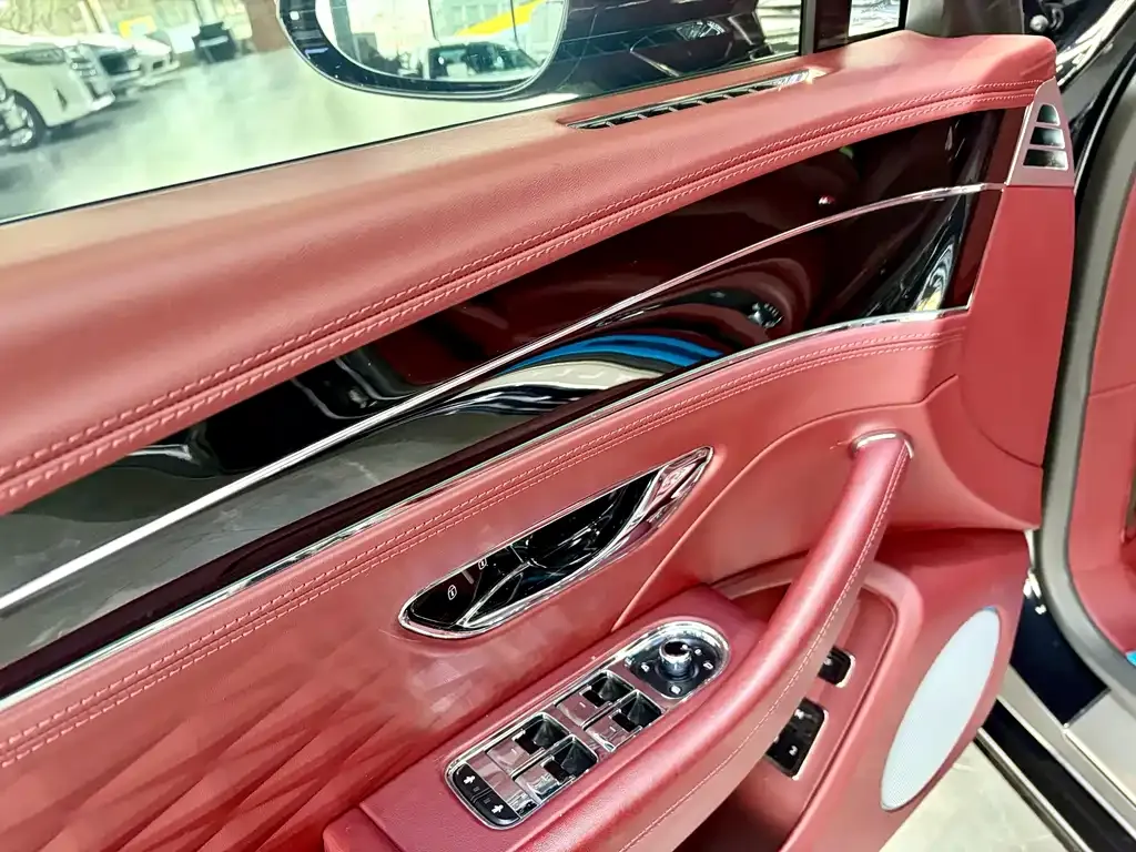Bentley Flying Spur — фото 3