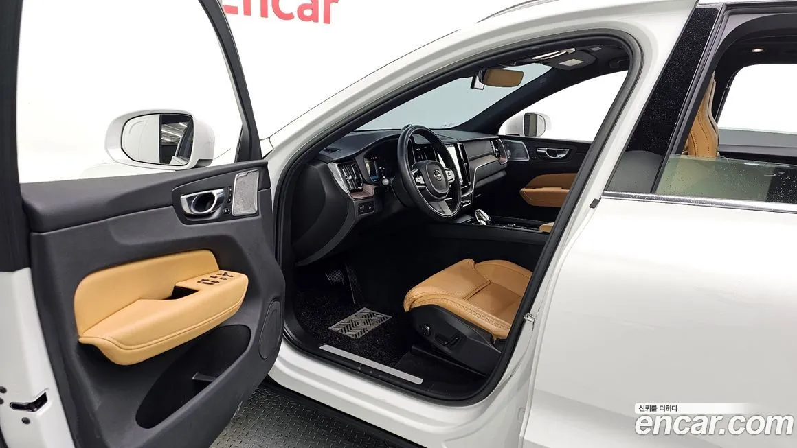 Volvo XC60 — фото 9