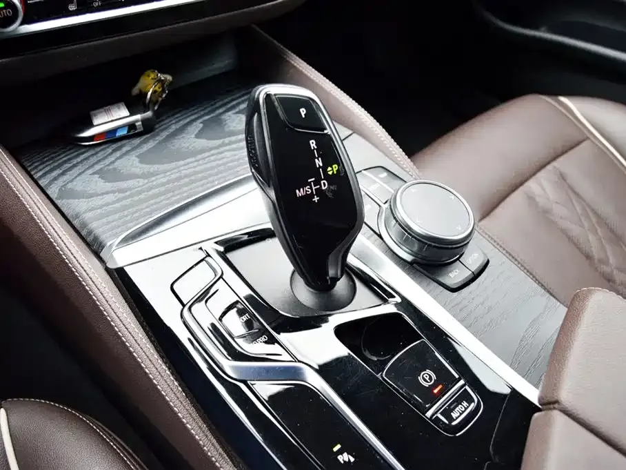 BMW 5 Series — фото 4