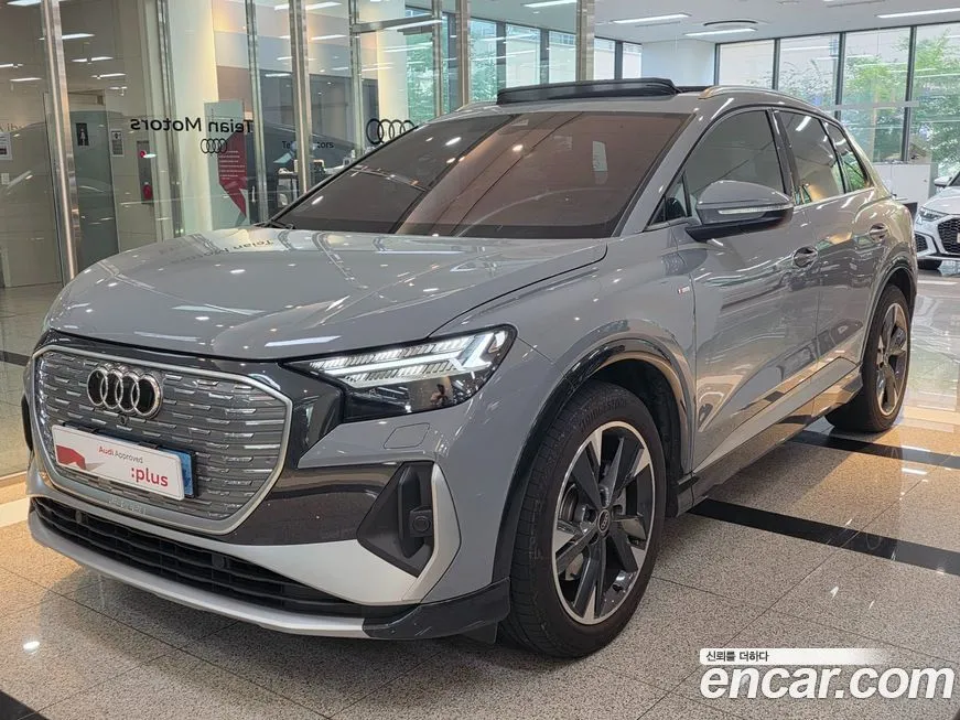 Audi Q4 e-tron — фото 1