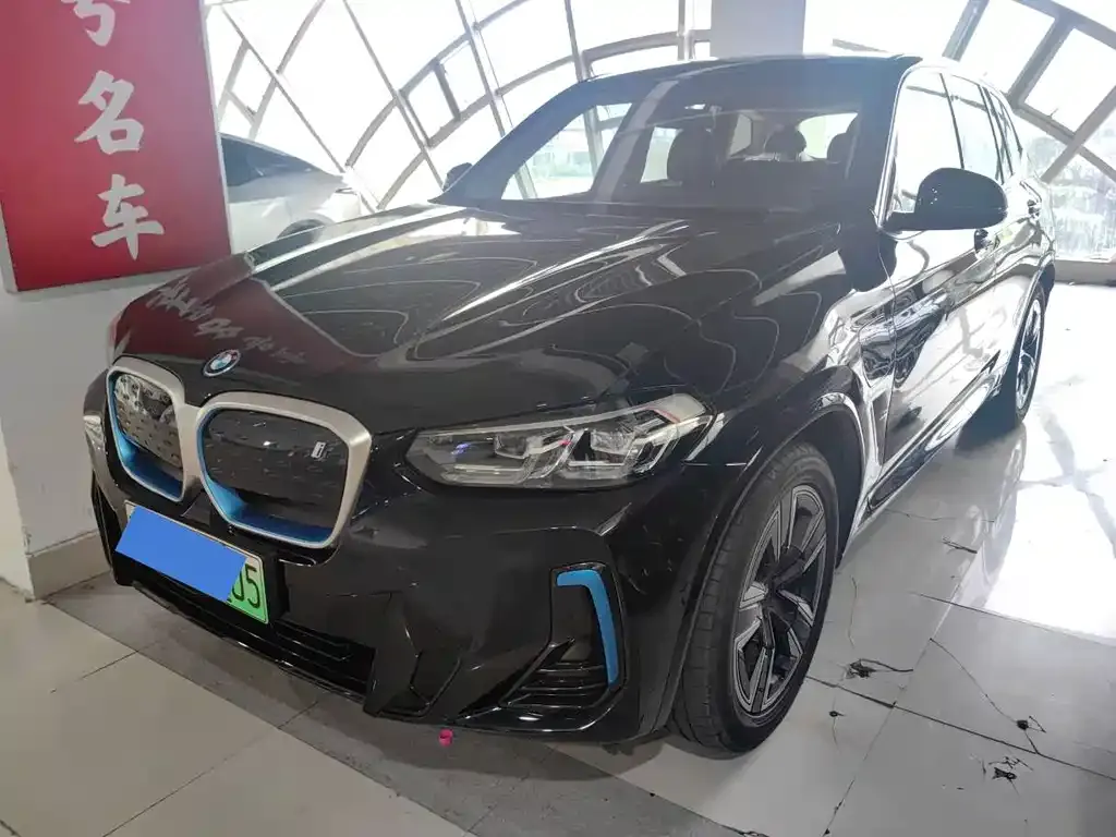 BMW iX3 — фото 1