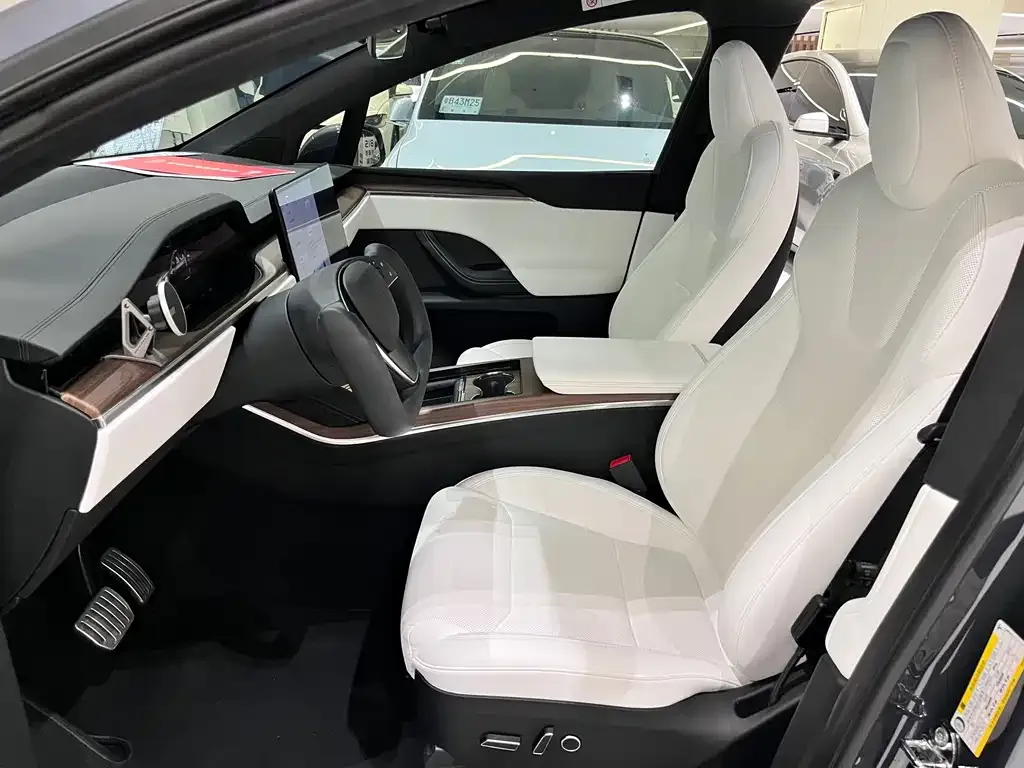 Tesla Model X — фото 5