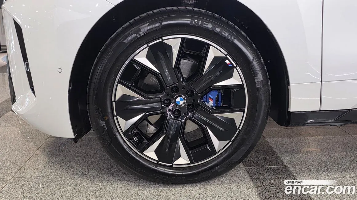 BMW iX — фото 10
