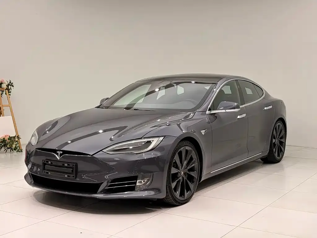 Tesla Model S — фото 1