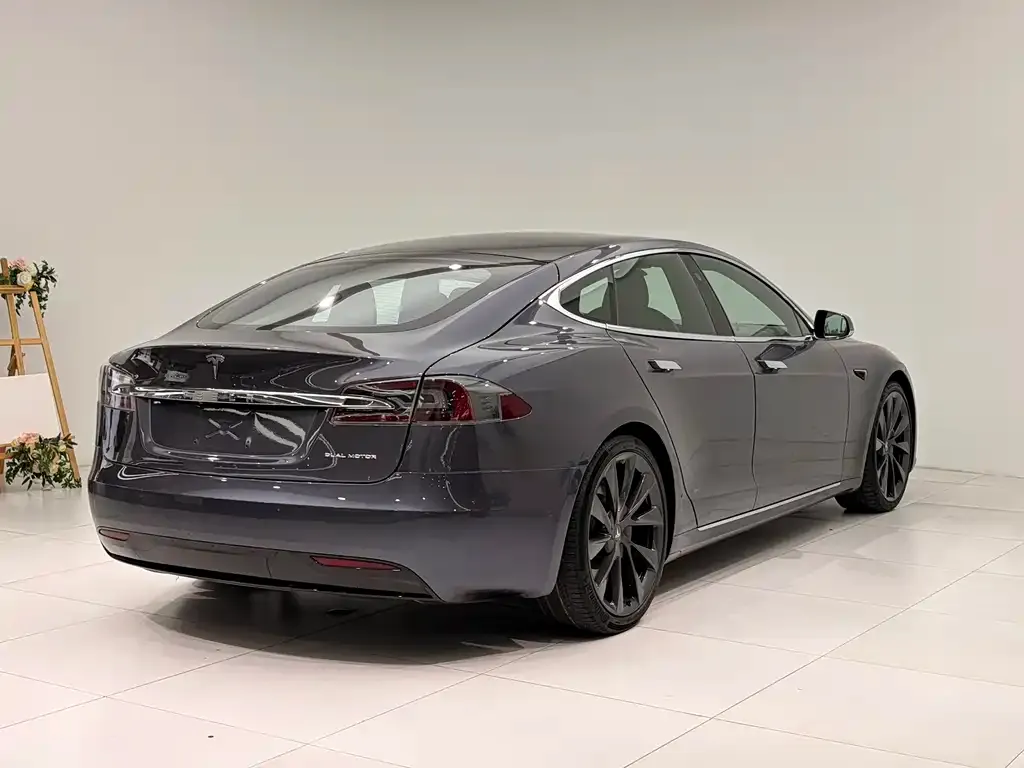 Tesla Model S — фото 5