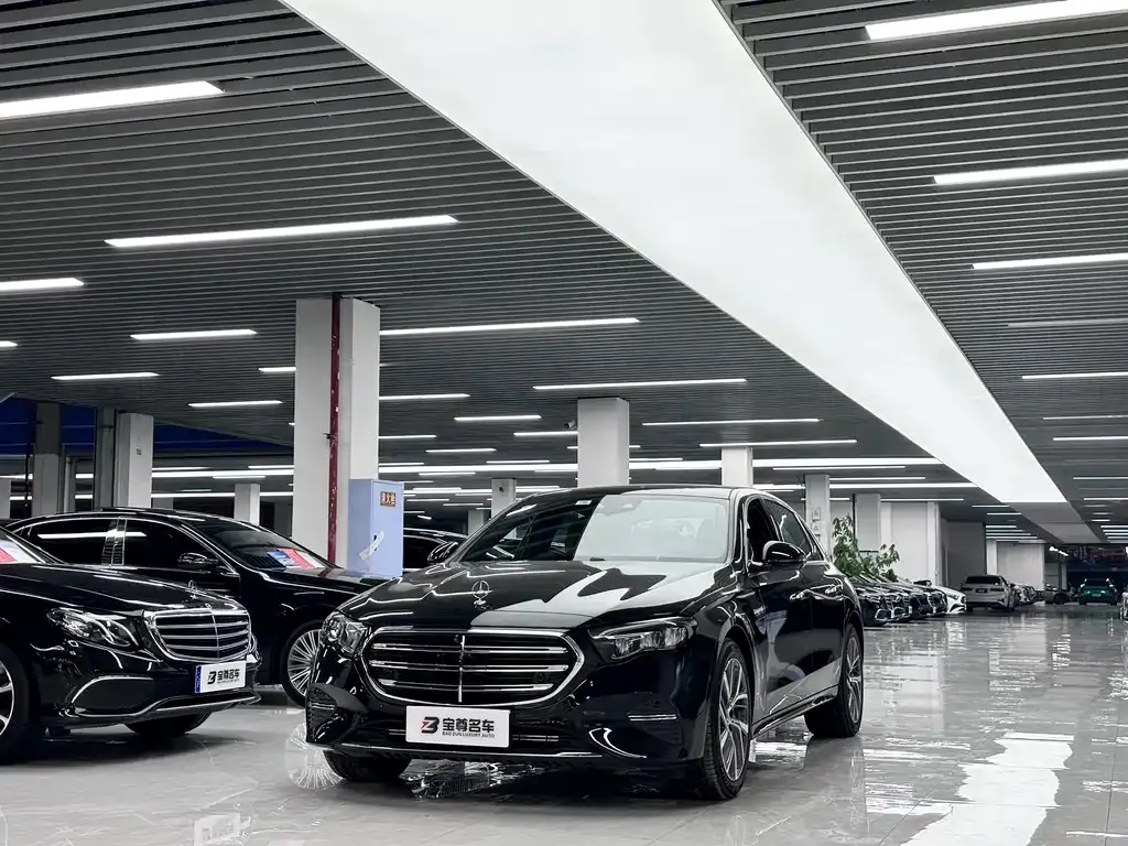 Mercedes-Benz E-Class — фото 1