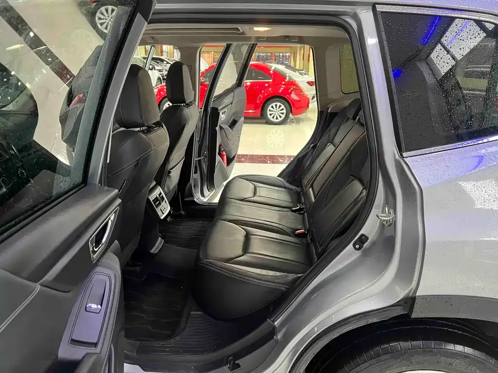 Subaru Forester — фото 7