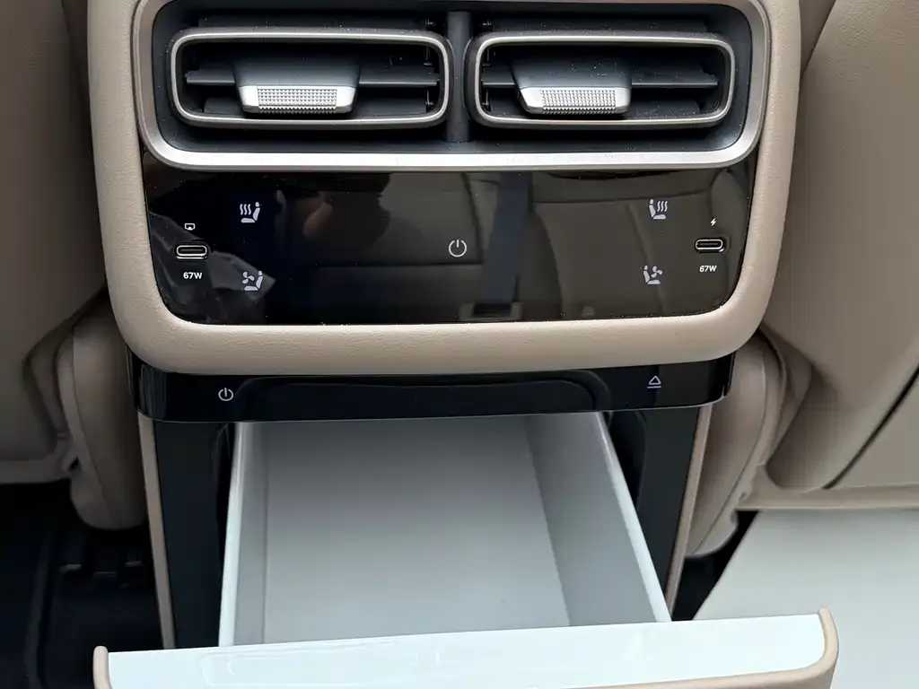 Li Auto i6 — фото 2