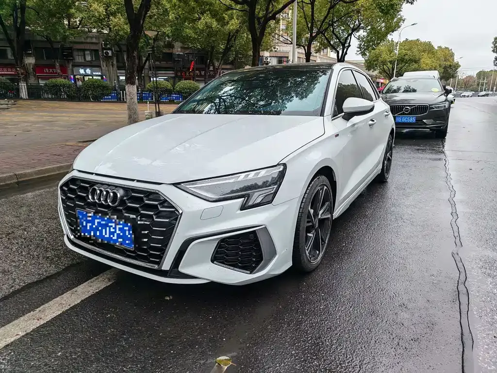 Audi A3 — фото 1