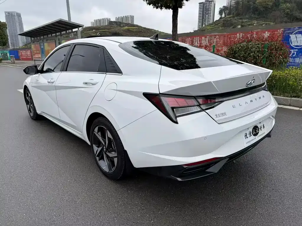 Hyundai Elantra — фото 10