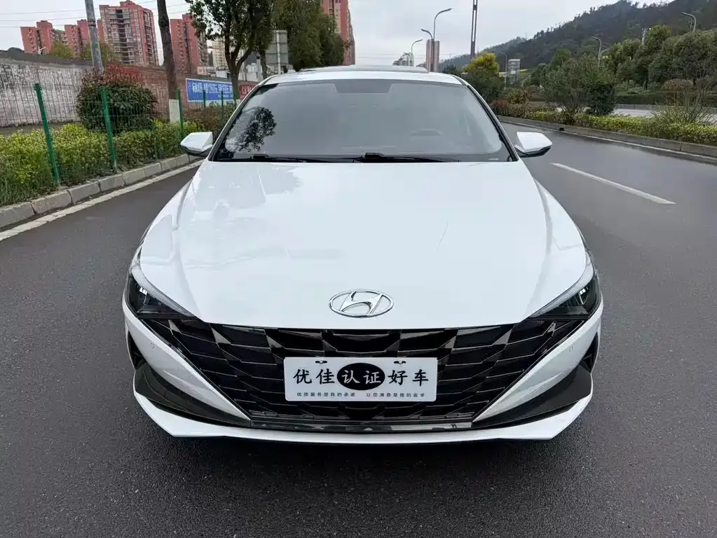 Hyundai Elantra — фото 5