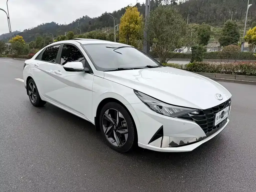 Hyundai Elantra — фото 8