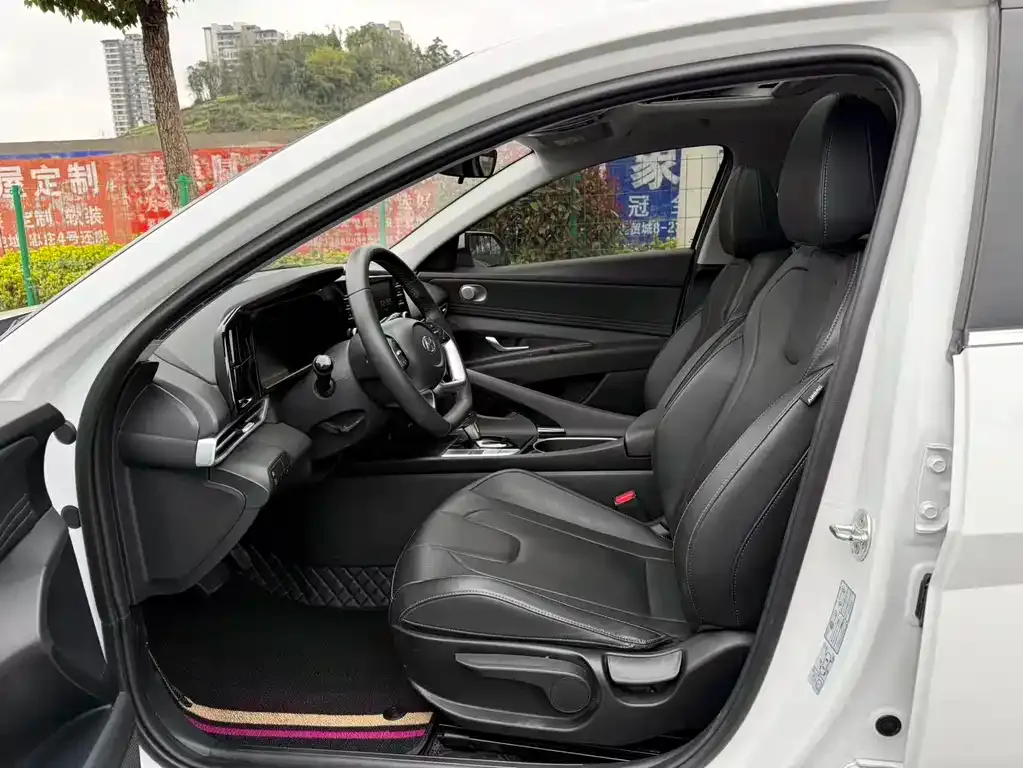 Hyundai Elantra — фото 2