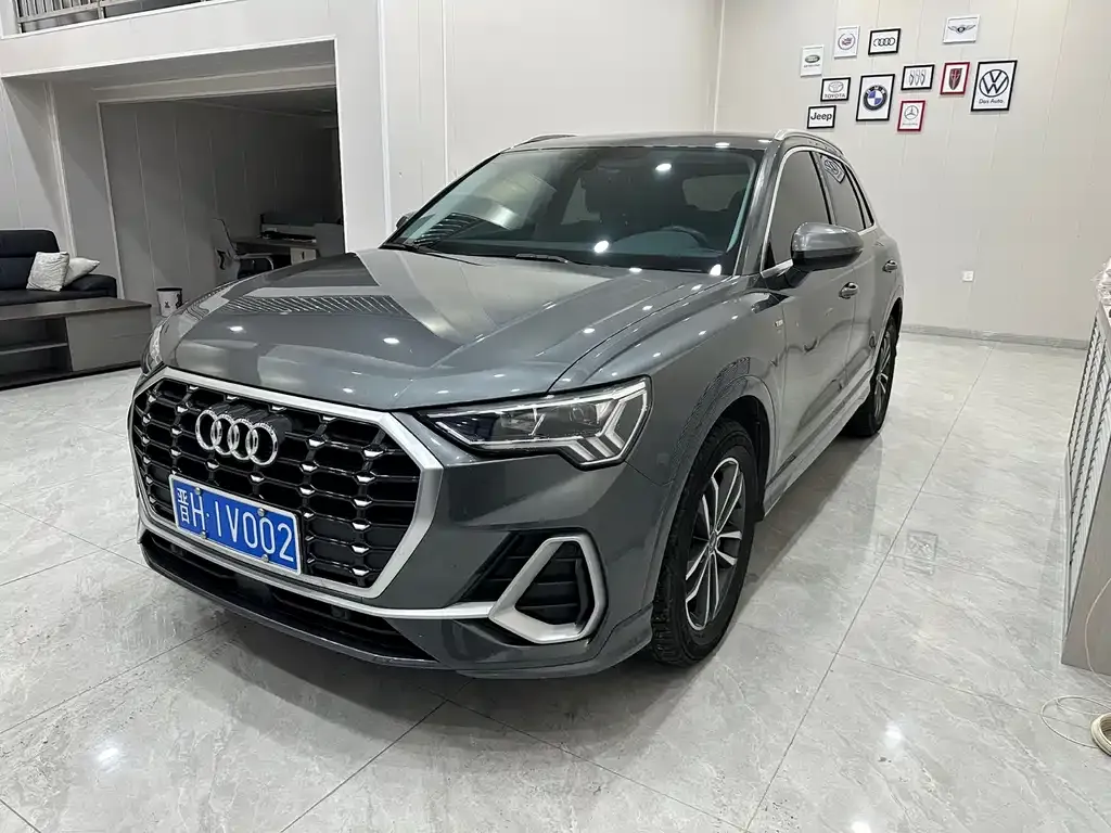 Audi Q3 — фото 1
