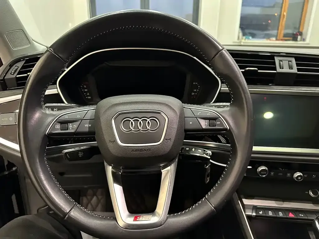 Audi Q3 — фото 10