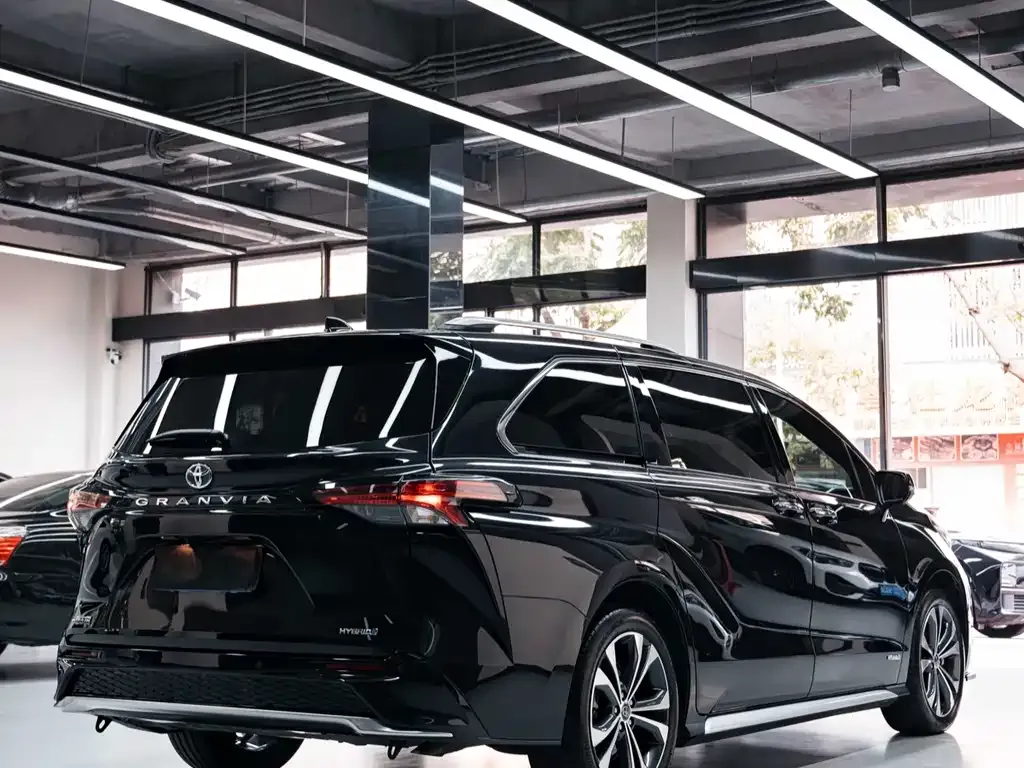 Toyota Granvia — фото 7