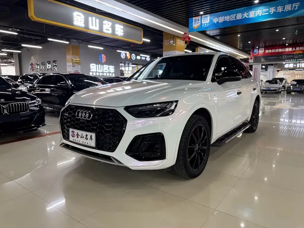 Audi Q5L Sportback — фото 1