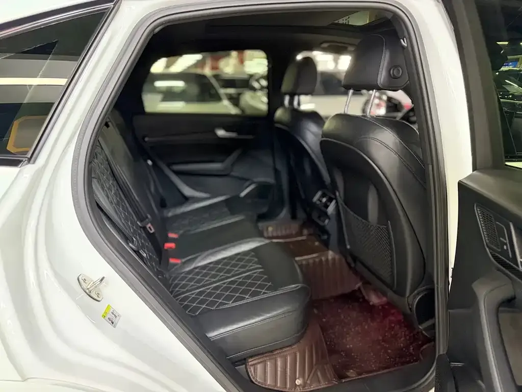 Audi Q5L Sportback — фото 9