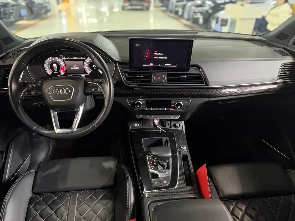 Audi Q5L Sportback — фото 6