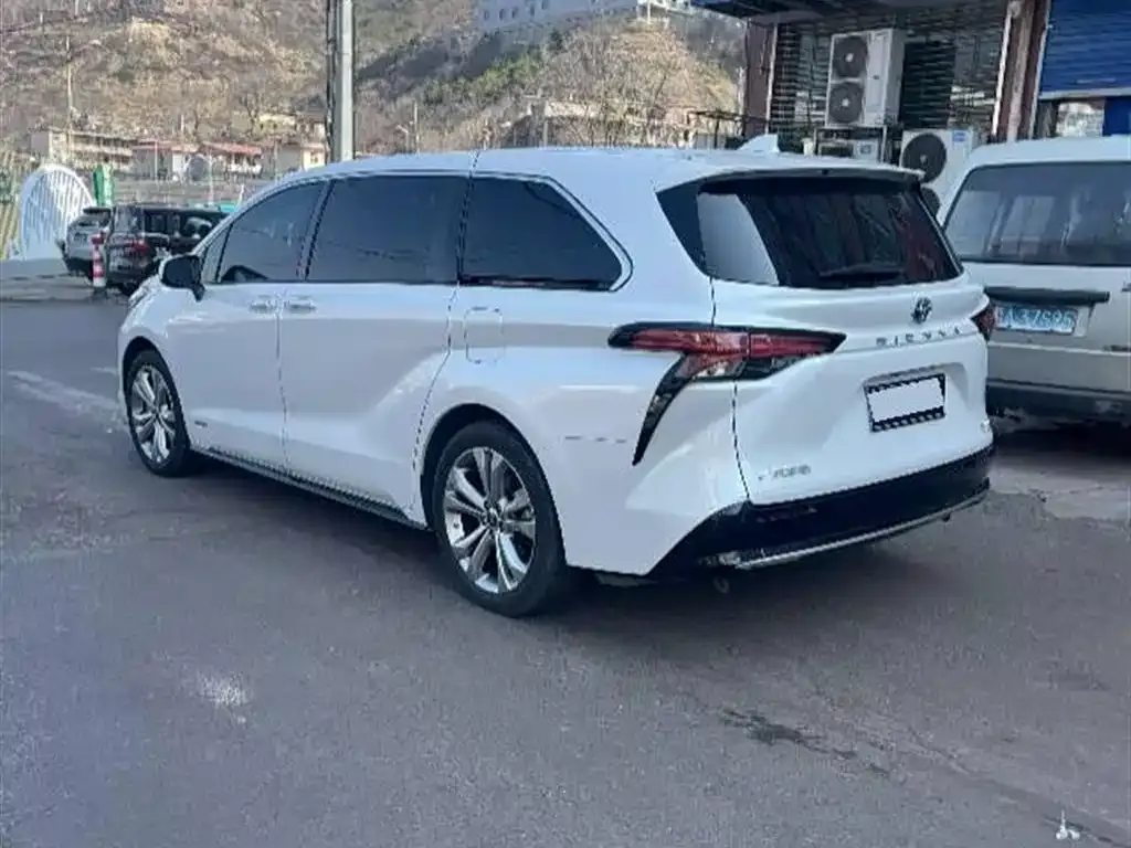 Toyota Sienna — фото 9