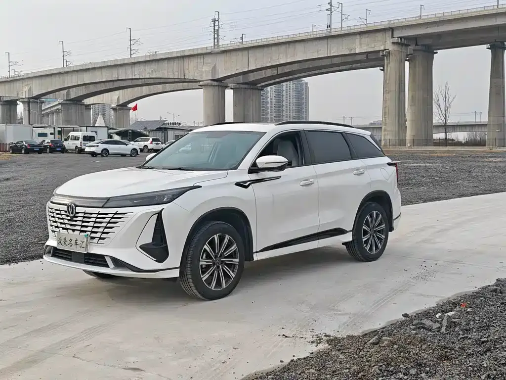 Changan CS75PLUS — фото 1