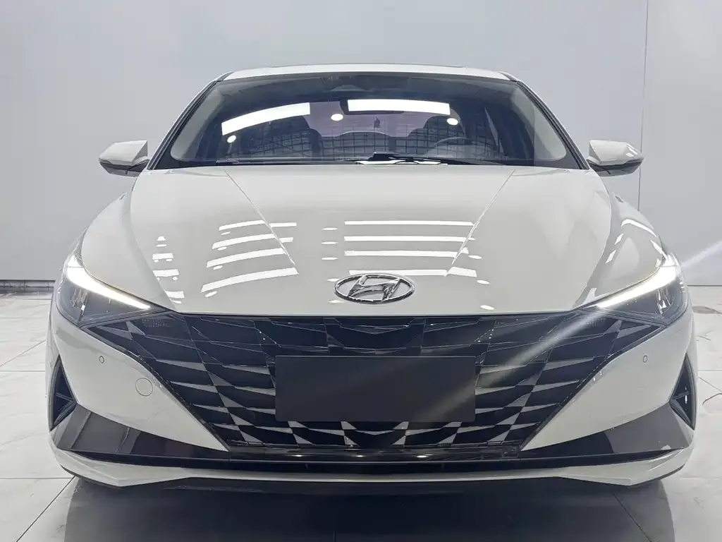 Hyundai Elantra — фото 5