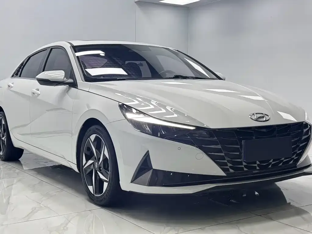 Hyundai Elantra — фото 8