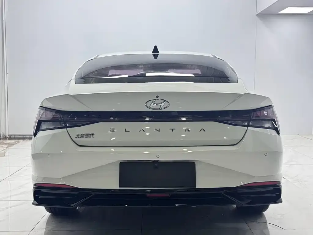 Hyundai Elantra — фото 2