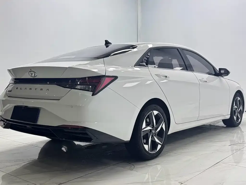 Hyundai Elantra — фото 4