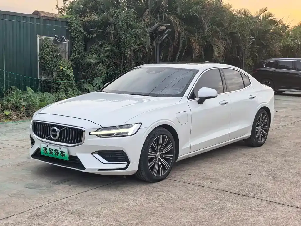 Volvo S60 PHEV — фото 1