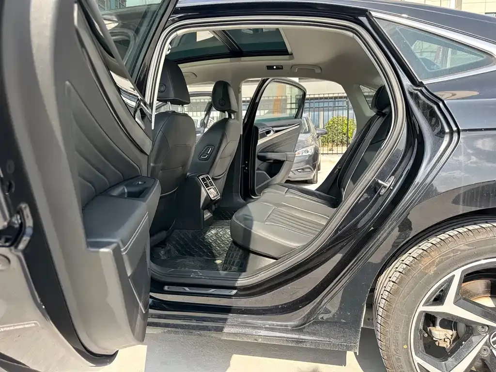 Volkswagen Passat — фото 8