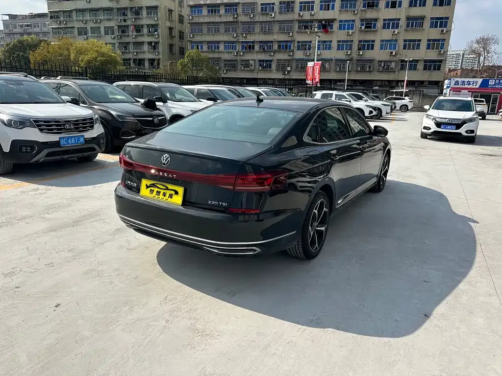 Volkswagen Passat — фото 10