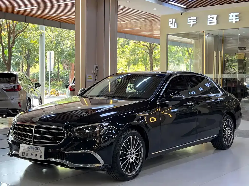 Mercedes-Benz E-Class — фото 1